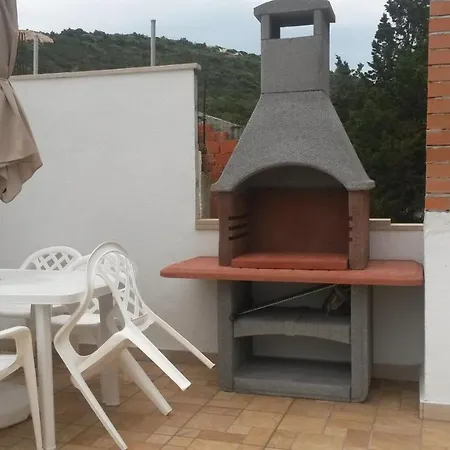 Ina דירה
